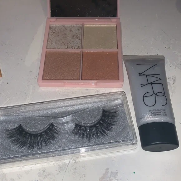 Makeup Bundle - Picture 5 of 7